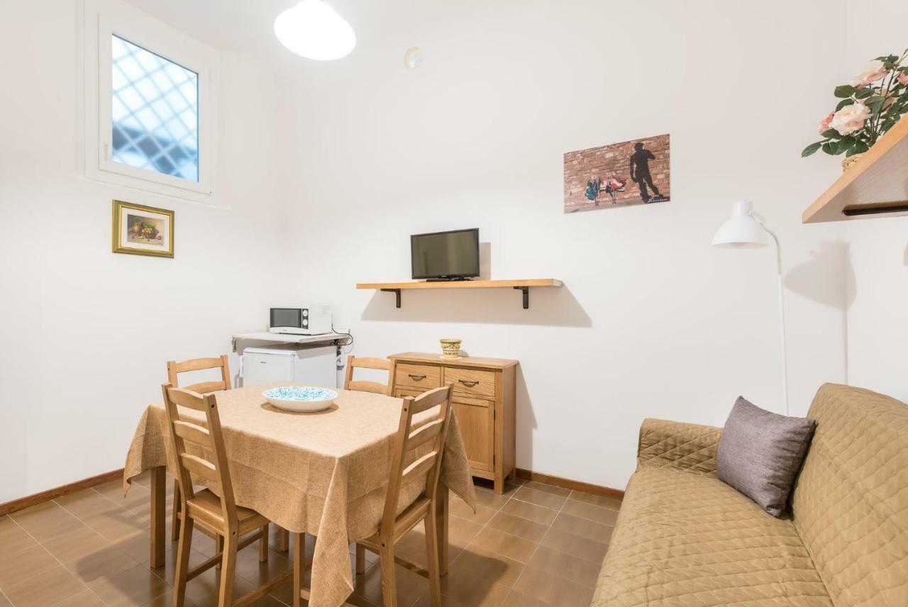 Le Grazie In Superb Location Apartamento